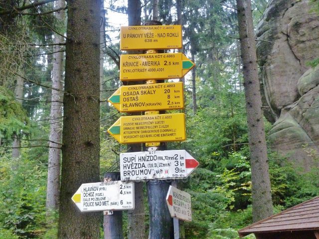 Polické stěny - turistický rozcestník "U Pánovy věže-nad roklí, 638 m.n.m."