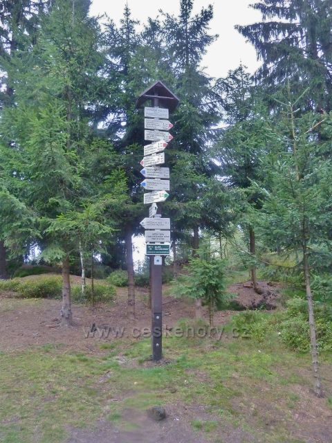 Polické stěny - turistický rozcestník "Hvězda(tur.ch.),672 m.n.m."