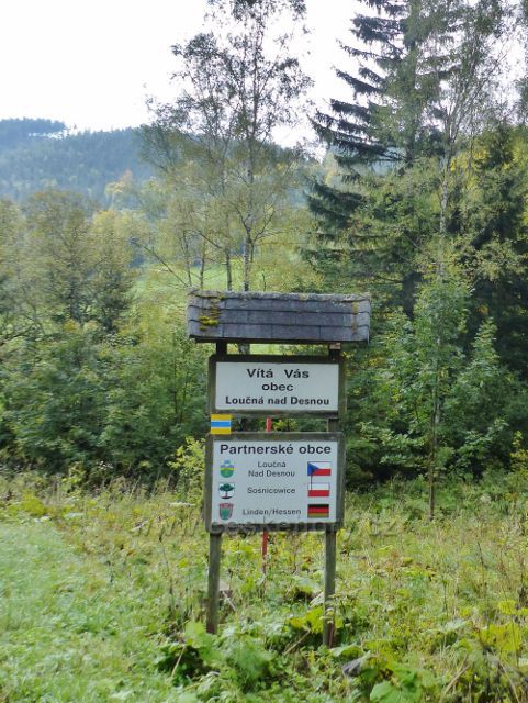 Loučná nad Desnou - vítací poutač na okraji Přemyslova