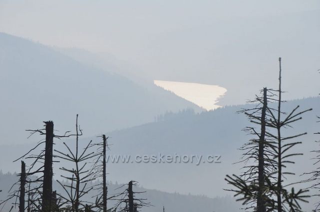 Pohled z Lysé hory, v pozadí vodní nádrž Morávka