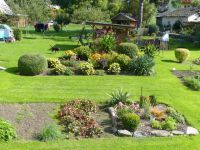 Loučná nad Desnou - okrasná zahrada v centru obce