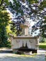 Loučná nad Desnou - kašna se sochou Caesara