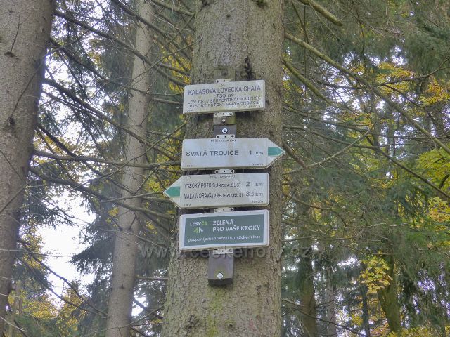 Vysoký Potok - turistický rozcestník"Kalasova lov.chata, 735 m.n.m."