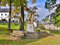 Malá Morava - památník obětem I.světové války v parčíku pod kostelem