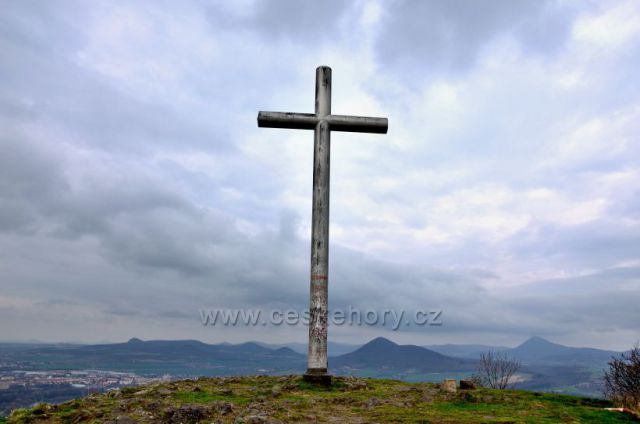 Radobýl-kříž na vrcholu