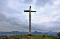 Radobýl-kříž na vrcholu