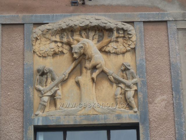 Rokytnice v O.h. - městský znak na domě čp.12 v ulici 5.Května