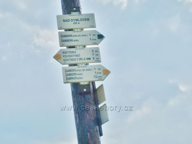 Žamberk - Turistický rozcestník "Nad Dymlovem, 420 m.n.m."