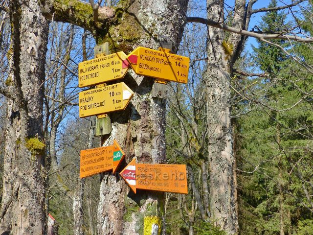 Cyklistický rozcestník u Svaté Trojice