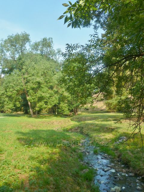 Průhonice - Dobřejovický potok v Zámeckém parku