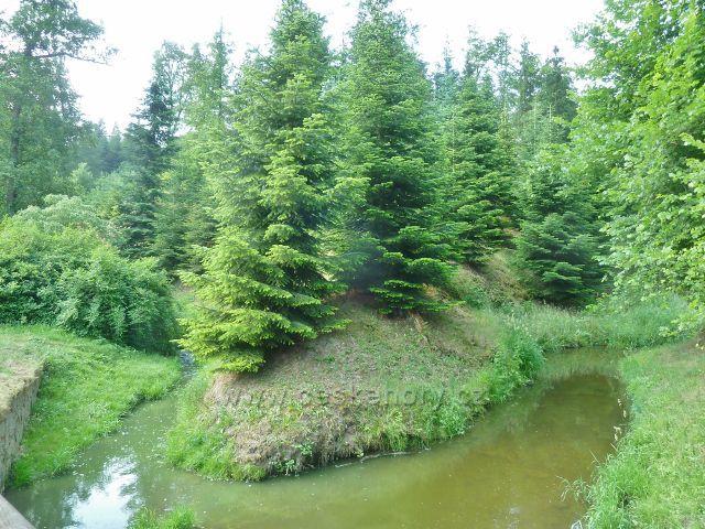 Průhonice - soutok Dobřejovického potoku s Botičem