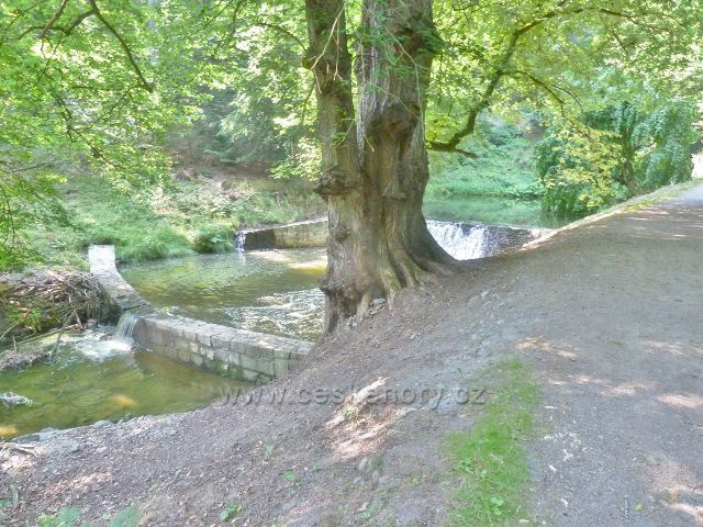 Průhonice - Zámecký park, splav na Boticč