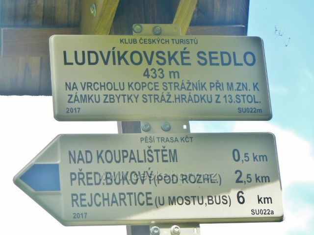 Rapotín - turistický rozcestník "Ludvíkovské sedlo, 433 m.n.m."