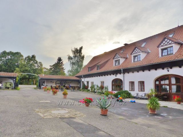 Dolní Žandov - nádvoří penzionu Manský Dvůr