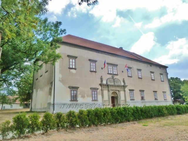 Seč - zámek zn roku 1577 je sídlem Městského úřadu