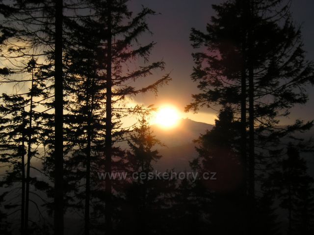 Západ Slunce nad Sněžkou (foceno od Úpy)
