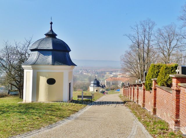Moravská Třebová - kaplička křížové cesty na úbočí Křížového vrchu