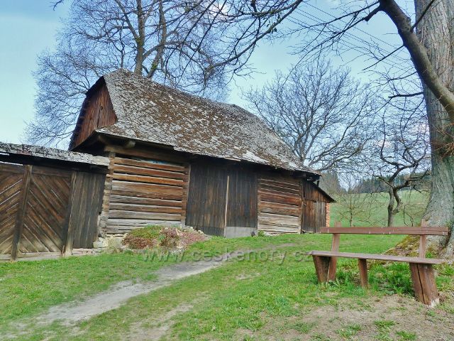 Kozlov - roubená stodola 