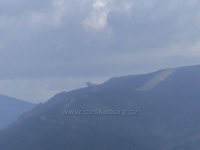 Pohled na Stezku v oblacích na úbočí Slamníku