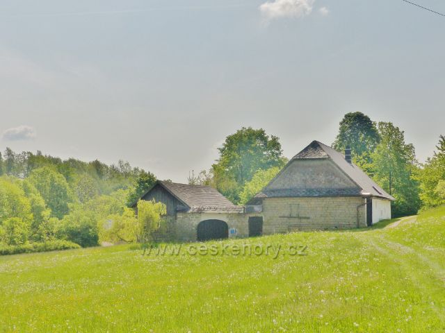 Žampach - podhorský statek na jižním okraji obce