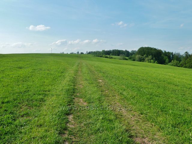 Potštejn - cesta po úbočí kopce Na Vrších