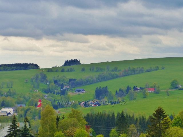 Říčky v O.h.- pohled k Pustinám v horní části obce