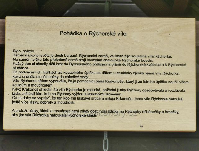 Rýchory - panel s pohádkou o Rýchorské víle před vchodem do Rýchorské chaty