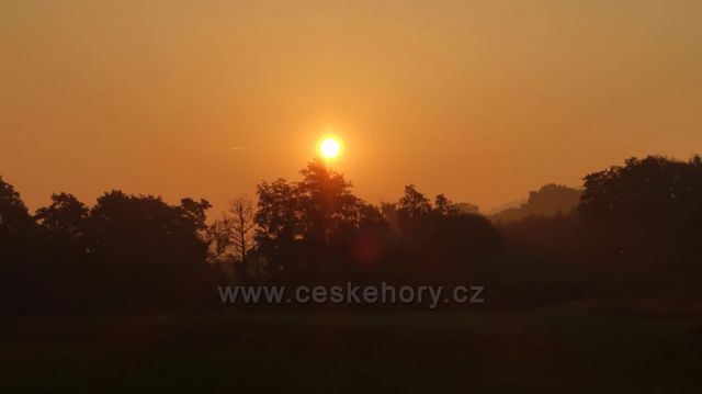 východ slunce z Rajnochovic žst
