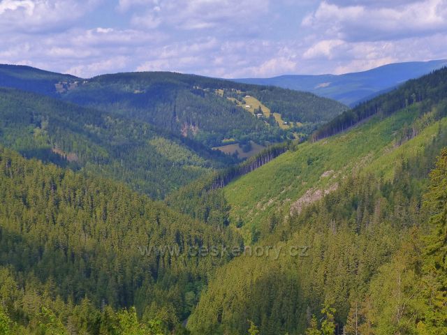 Horní Maršov - pohled z Emminy cesty do údolí říčky Malé Úpy