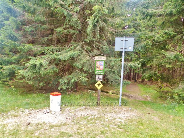 Malá Úpa - odbočka trasy po žluté TZ do Polska z cesty ing. Nováka po zelené TZ