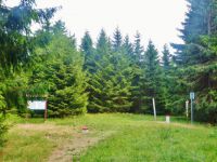 Malá Úpa - rozcestí tras po zelené a žluté TZ na českopolské hranici na úbočí Lysičenské hory