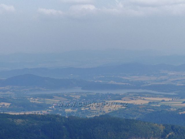 Malá Úpa - pohled z Lysečinské hory na polské Miszkowce a Bukowskie jezero