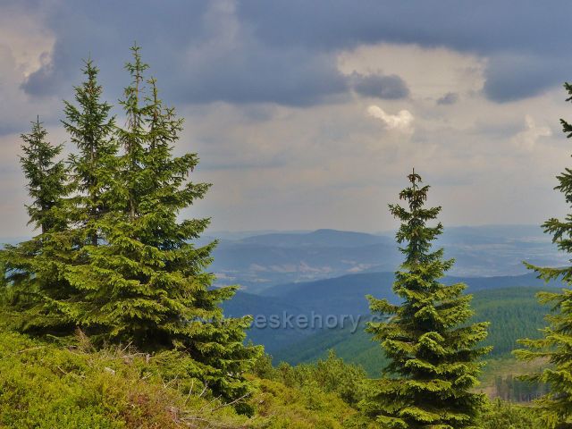 Malá Úpa - pohled z vrcholu Lysečinské hory do polského podhůří