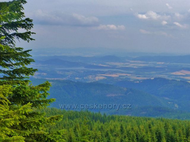 Malá Úpa - pohled z vrcholu Lysečinské hory k Bukowieckému jezeru
