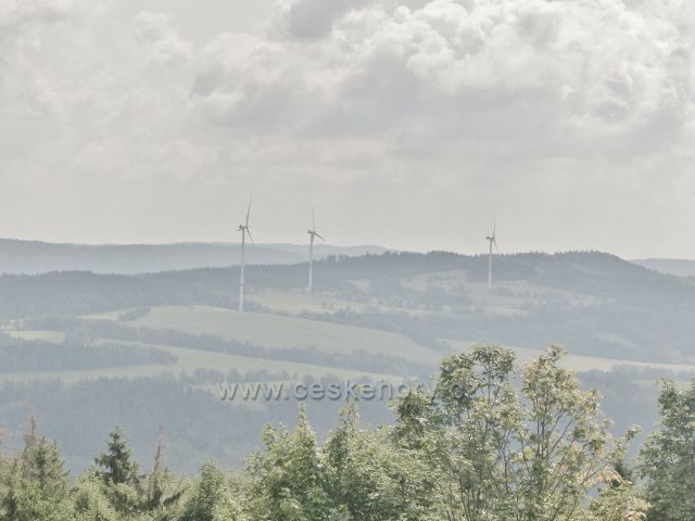 Žacléř - pohled z Vernířovské cesty k větrným elektrárnám nad Zlatou Olešnicí