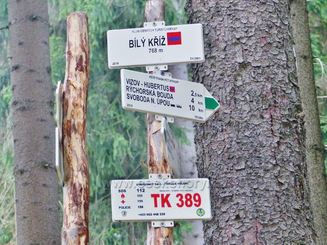 Žacléř - turistický rozcestník "Bílý kříž, 768 m.n.m." a současně bod záchrany TK 389