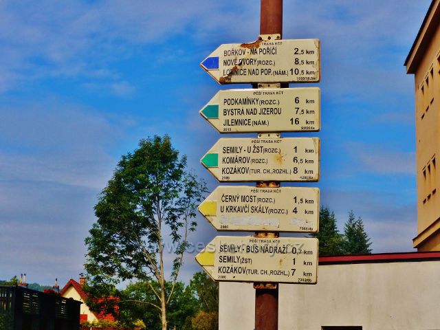Semily - turistický rozcestník na Riegrovo náměstí