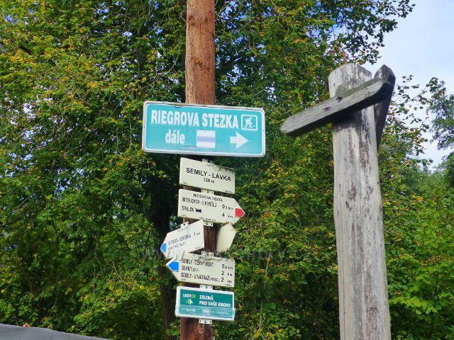 Semily - turistický rozcestník "Semily-lávka, 320 m.n.mn."