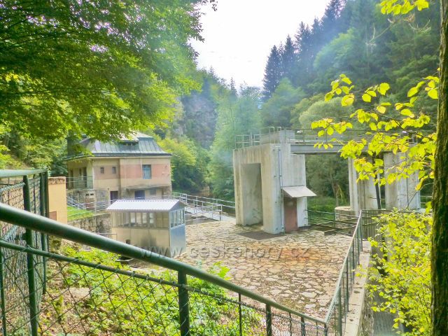 Semily - Riegrova stezka. Areál jímacího jezu na Jizeře. Současně je zde bod záchrany RS 04 - Lidská díla