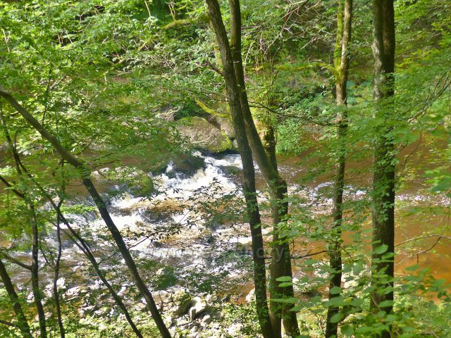 Semily - peřeje na Jizeře pod skalním tunelem pro pěší na Riegrově stezce