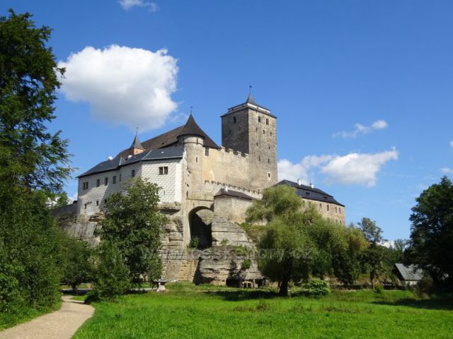 hrad Kost z údolí Plakánek