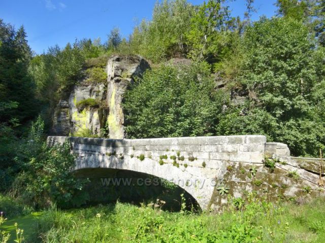 most u Podsemínského rybníka