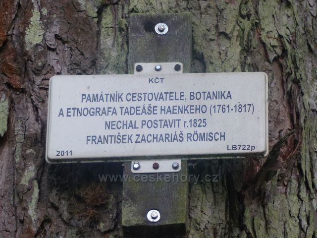Malá Skála - informační turistická tabulka u památníku botanika Tadeáše Haenkeho na břehu Jizery