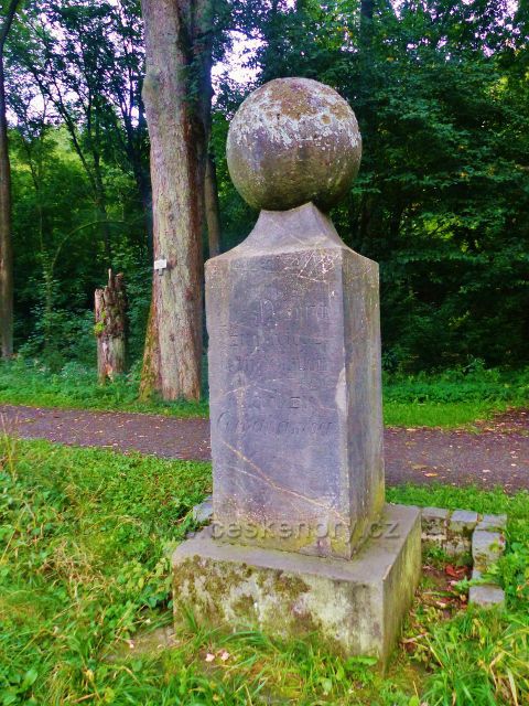Malá Skála - památník botanika Tadeáše Haenkeho na břehu Jizery