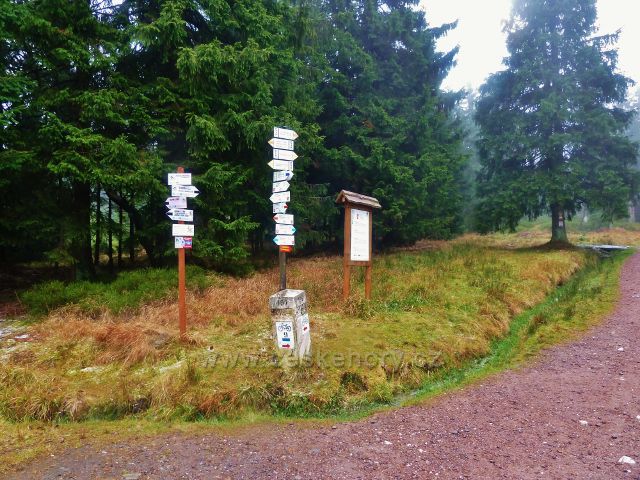 Kletno - turistický rozcestník v sedle Sniežnická