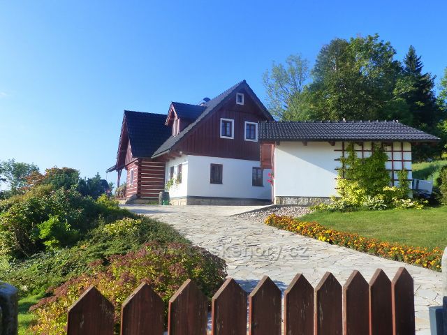 Kozákov - nová roubenka v Komárově