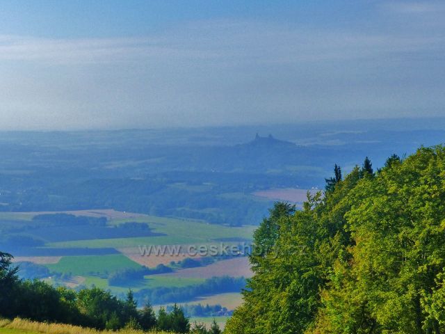 Kozákov - pohled z Kozákova na Trosky
