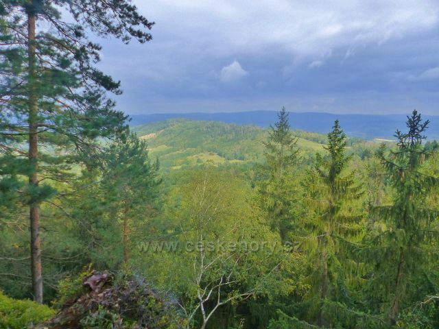 Kozákov - vyhlídkové místo na trase po NS Kozákov k rozcestí Pod Drábovnou