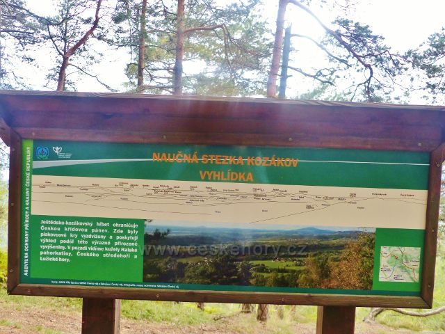 Kozákov -panel NS Kozákov "Vyhlídka" na trase po červené TZ k rozcestí Pod Drábovnou