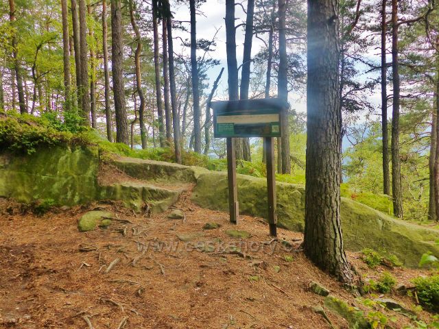 Kozákov - areál vyhlídky na trase NS Kozákov nad rozcestím Pod Drábovnou